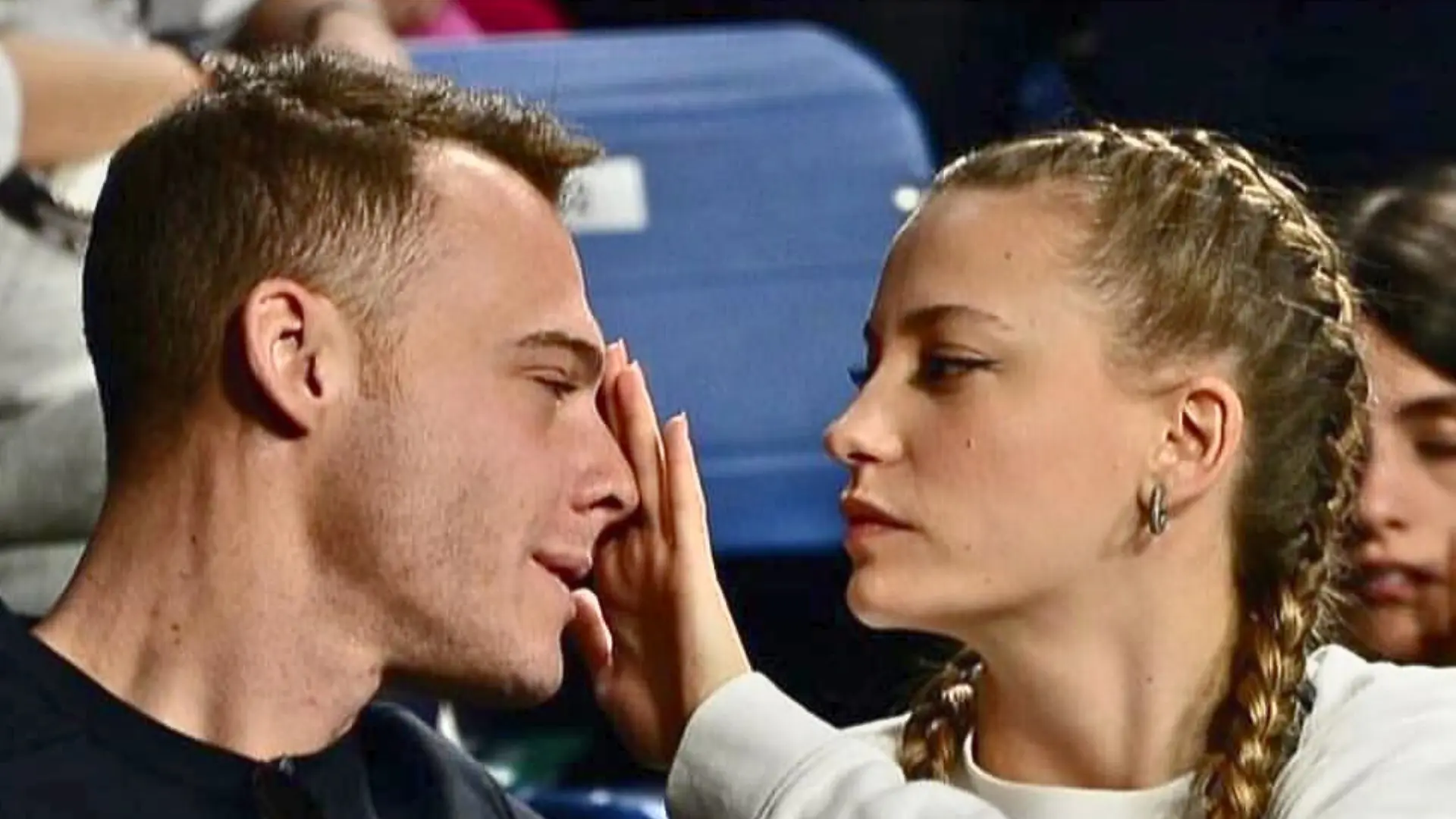 Serenay Sarıkaya ve Kerem Bürsin Ayrıldı Mı